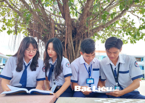 Giải tỏa áp lực thi cử cho học sinh lớp 12