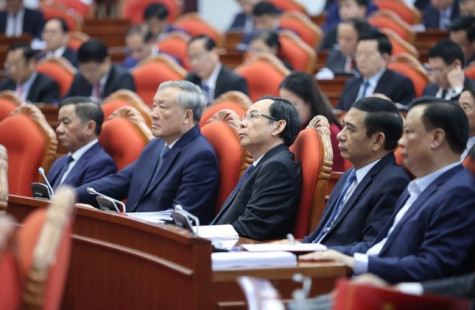 Ngày làm việc thứ 2 của Hội nghị Trung ương 9, khóa XIII: Trung ương làm việc tại tổ