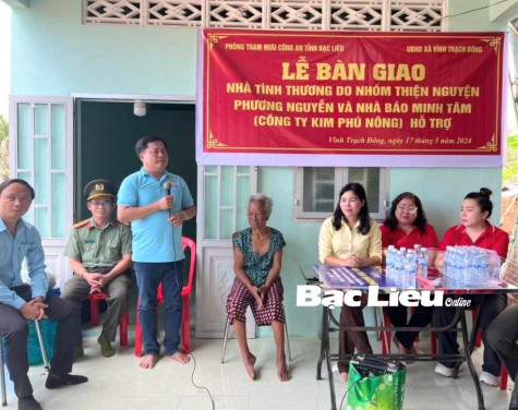 Bàn giao nhà tình thương cho hộ bà Lâm Thị Bông