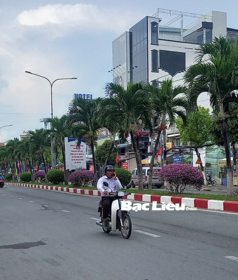 Sử dụng điện thoại khi lái xe - tăng nguy cơ mất an toàn