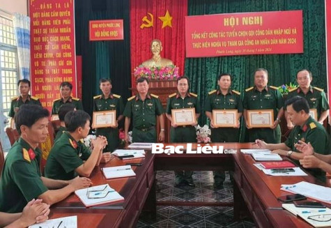 Ban CHQS huyện Phước Long: Trao khen thưởng cho các cá nhân có thành tích trong đợt thi đua cao điểm