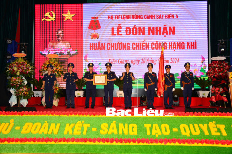 Bộ Tư lệnh Vùng Cảnh sát biển 4: Đón nhận Huân chương Chiến công hạng Nhì của Chủ tịch nước