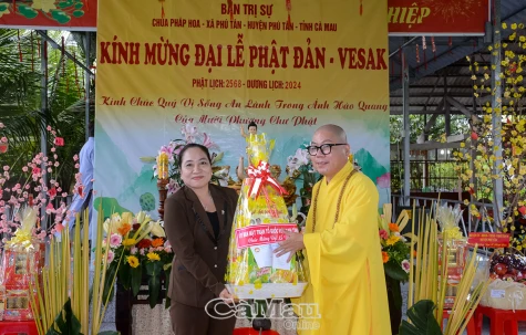 Uỷ ban MTTQ Việt Nam tỉnh chúc mừng đại lễ Phật đản tại huyện Phú Tân