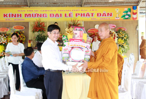 Nhất quán tôn trọng và bảo đảm quyền tự do tín ngưỡng, tôn giáo