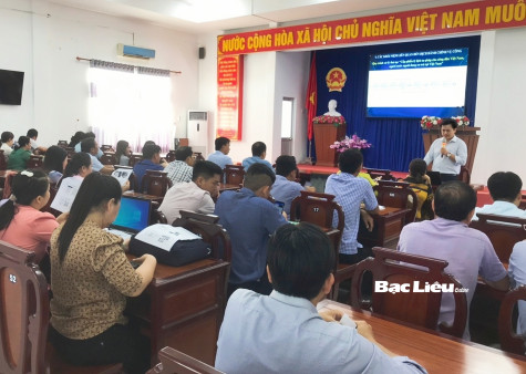 Tập huấn khai thác, sử dụng hệ thống thông tin thủ tục hành chính mới cho cán bộ, công chức huyện Hòa Bình