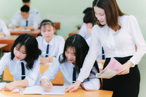 Từ ngày 1/7/2024, giáo viên có thành tích xuất sắc được hưởng quyền lợi gì?