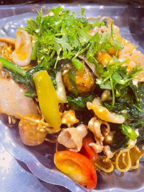 Hủ tiếu - mì xào giòn người Hoa