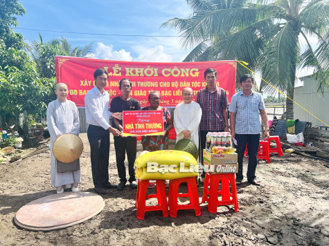 Xây nhà cho hộ Khmer huyện Hòa Bình