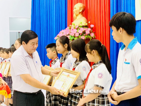 TX. Giá Rai: Tuyên dương 278 giáo viên, học sinh tiêu biểu