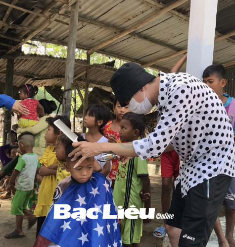 Niềm vui nơi xóm biển