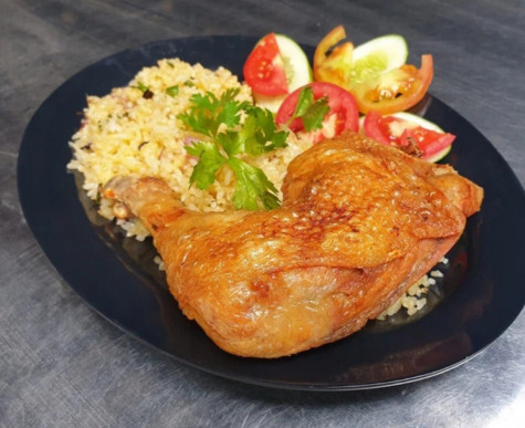 Cơm gà xối mỡ ăn ngon “quên”... thở