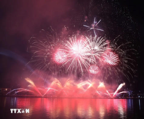 Sông Hàn rực sáng trong đêm khai mạc Lễ hội Pháo hoa quốc tế Đà Nẵng - DIFF 2024
