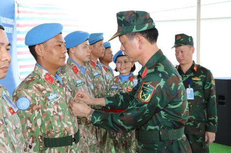Lực lượng Gìn giữ hòa bình Việt Nam tại Phái bộ UNISFA được trao tặng huy chương của Liên Hiệp Quốc