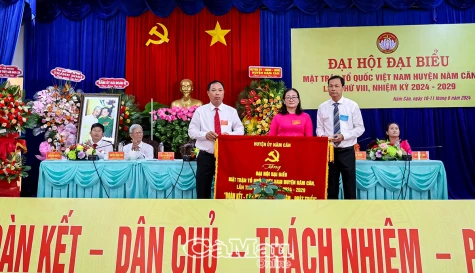Bà Tôn Nữ Hương Giang tái đắc cử Chủ tịch Uỷ ban MTTQ huyện Năm Căn khoá VIII, nhiệm kỳ 2024-2029