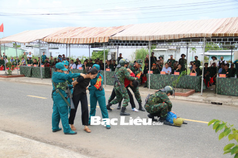 Tập trung xây dựng khu vực phòng thủ vững chắc