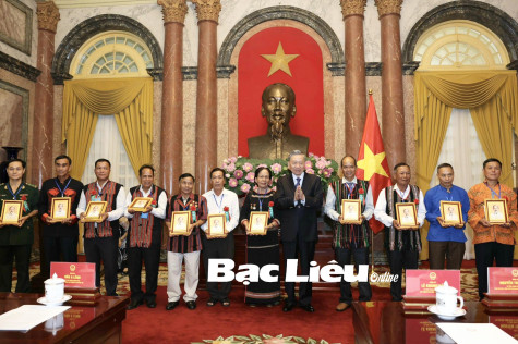Hai đại biểu dân tộc thiểu số Bạc Liêu tham dự Chương trình “Điểm tựa của bản làng”