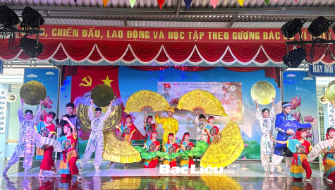 Hơn 600 thiếu nhi huyện Hòa Bình tham gia Liên hoan “Hoa phượng đỏ” - hè năm 2024