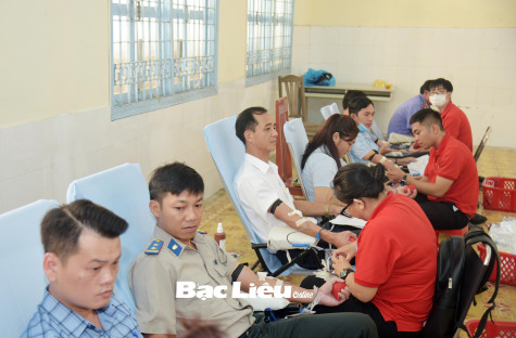 Hơn 230 cán bộ, đoàn viên, người lao động tham gia hiến máu tình nguyện