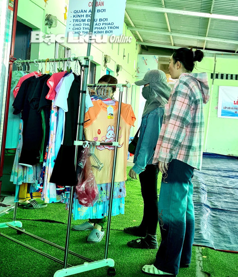 Thị trường đồ bơi trẻ em vào mùa