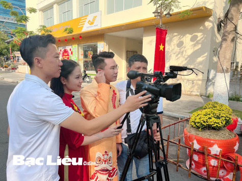 Nhà báo trẻ với báo chí hiện đại