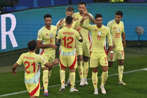 Tây Ban Nha toàn thắng, Italia thoát hiểm kịch tính