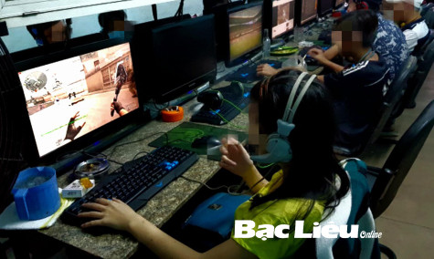 Đau đầu vì trẻ... cày game khuya
