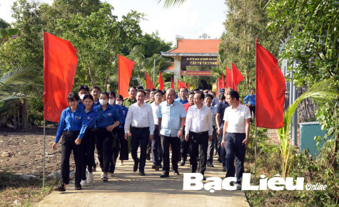 Đường cờ dài 25km tại Bạc Liêu xác lập kỷ lục đường cờ Tổ quốc dài nhất