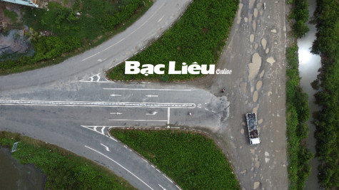 Tuyến đường dẫn vào cầu Trần Văn Sớm lại… xuống cấp