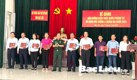 Gần 80 học viên hoàn thành khóa bồi dưỡng kiến thức quốc phòng - an ninh đối tượng 3