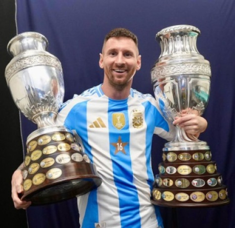 Messi lập kỷ lục số danh hiệu tập thể