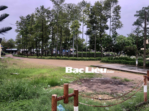 Đống rác trên Công viên Lê Thị Riêng đã được dọn dẹp