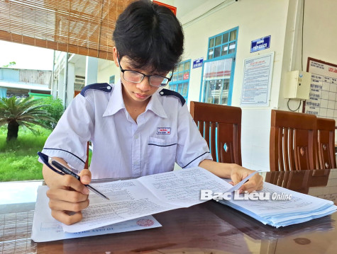 Nam sinh vùng sâu trở thành thủ khoa tốt nghiệp THPT của tỉnh