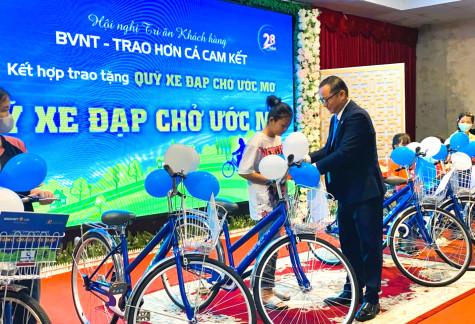 Công ty Bảo Việt nhân thọ Bạc Liêu: Tặng 20 chiếc xe đạp cho học sinh Bạc Liêu