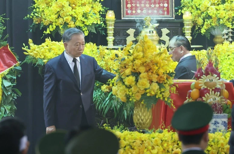 Những hình ảnh xúc động tiễn đưa Tổng Bí thư Nguyễn Phú Trọng về nơi an nghỉ cuối cùng