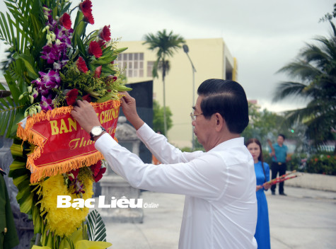 Phó trưởng Ban Thường trực Ban Nội chính Trung ương - Võ Văn Dũng: Viếng Đài tưởng niệm các anh hùng liệt sĩ tỉnh, Tượng đài sự kiện Mậu Thân 1968