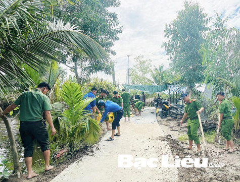 Đoàn cơ sở Công an huyện Hồng Dân và Đoàn cơ sở xã Ninh Thạnh Lợi A: Ra quân Chiến dịch tình nguyện “Hành quân xanh” năm 2024