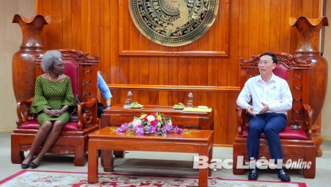 Phó Chủ tịch Thường trực UBND tỉnh - Huỳnh Hữu Trí tiếp lãnh đạo ActionAid đến chào xã giao