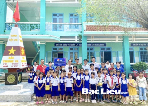 Khánh thành mô hình cột mốc đảo Trường Sa