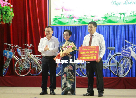 Tri ân​ những tấm lòng vàng