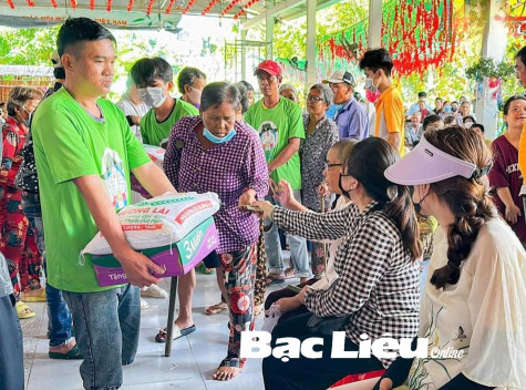 Ấm áp tình người