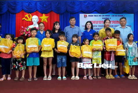 Hơn 120 suất quà, xe đạp đến tay học sinh có hoàn cảnh khó khăn trước thềm năm học mới
