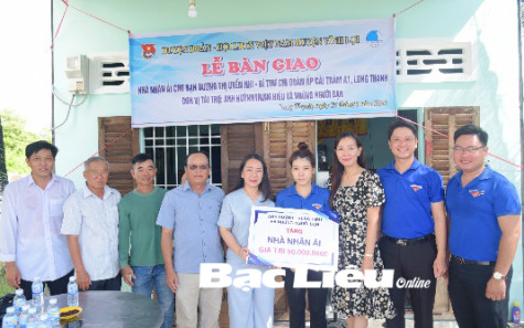 Bàn giao Nhà nhân ái cho Bí thư Chi đoàn ấp có hoàn cảnh khó khăn ở huyện Vĩnh Lợi