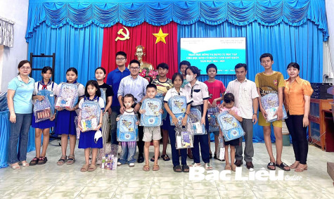 Nỗi lo của gia đình nghèo trước năm học mới
