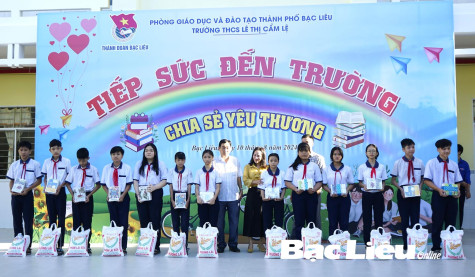 Để em thơ vui bước đến trường