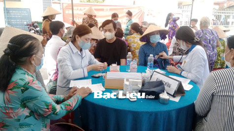Gần 200 người dân được khám bệnh, cấp thuốc miễn phí