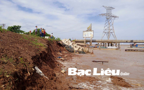 Ban hành lệnh xây dựng công trình khẩn cấp để xử lý sạt lở đê biển Đông