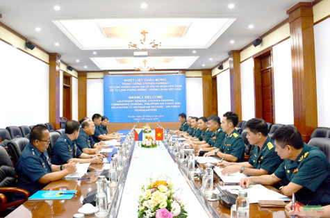 Tư lệnh Không quân Philippines thăm Việt Nam