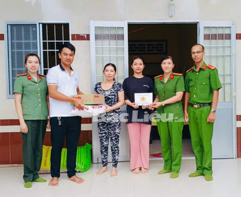 Chắp cánh ước mơ cho trẻ mồ côi đến trường