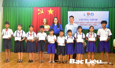 Dồn sức chăm lo thanh thiếu nhi dân tộc thiểu số
