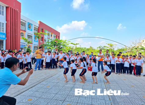 Ngành Giáo dục: Tích cực thực hiện chính sách bảo hiểm y tế